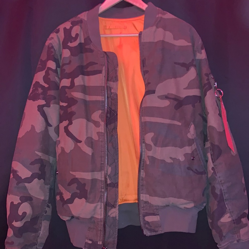 ALPHA IND MEN MA-1 CTN REVERSIBLE JACKET CAMO